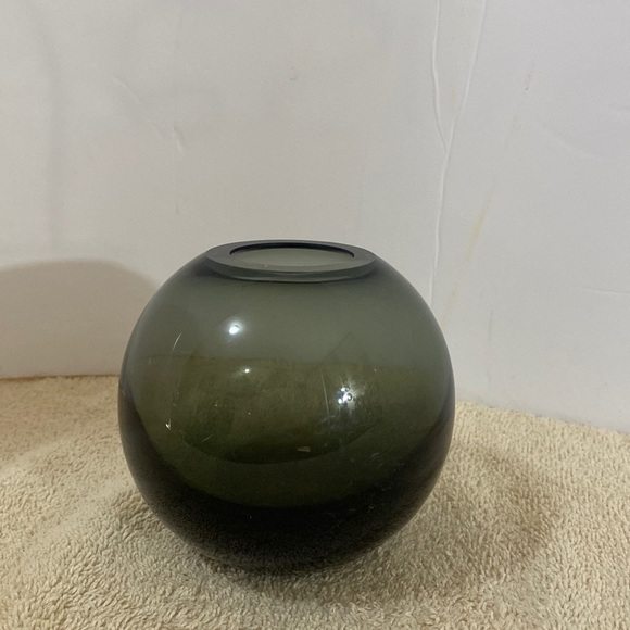 Round glass ball vase - Picture 1 of 5
